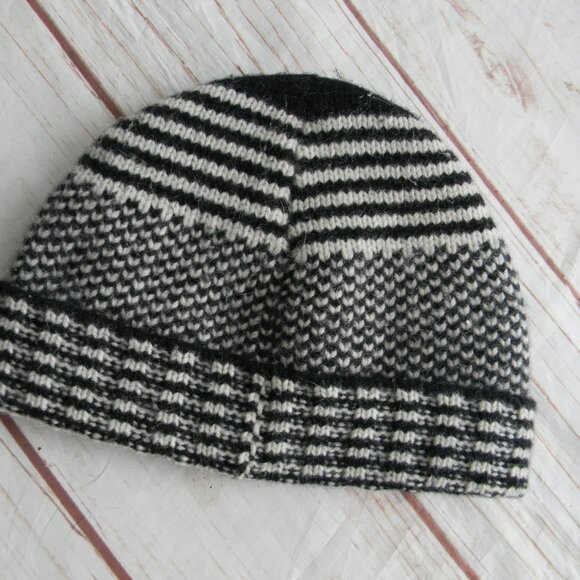 Supreme Lambs Wool BLACK/WHITE MULTI-PATTERN Beanie CAP WINTER UNISEX - Picture 3 of 5